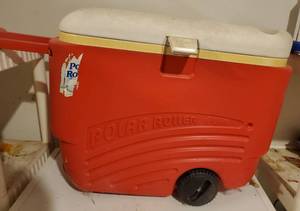 lot 8949 image: Rwd Polar Roller Igloo Cooler. with Wheels