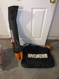lot 8957 image: Worx Trivac Blow-Mulch-Vac Works Location Garage