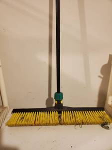 lot 8960 image: Yellow Brissel Push Broom
