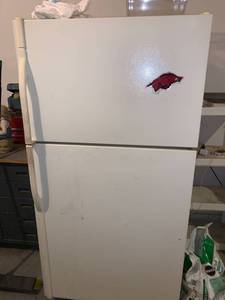 lot 8969 image: Kenmore Refrigerator Cold Location Garage - Will be Deep Cleaned and Power Washed by Loadout&nbsp