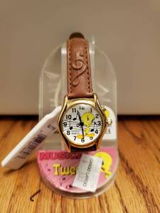 lot 5985 image: Musical Tweety Bird Leather Strapped Watch