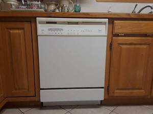 lot 22 image: White Whirlpool Dishwasher