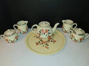 lot 1017 image: Hall Red Poppy Tea Set with Tray Lot of 9 PC