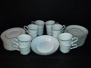 lot 1018 image: American Limoges Fine Porcelain Lace Boquet Salem Heritage Collection China Lot of 38 PC