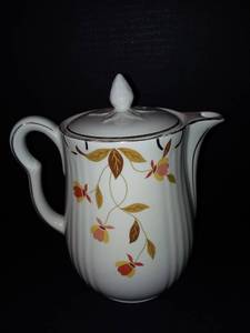 lot 1019 image: Hall Autumn Leaf Pitcher