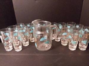 lot 1022 image: Mid Century Teal and Gold Retro Atomic Boomerang Pitcher with 24 Drinking Glasses