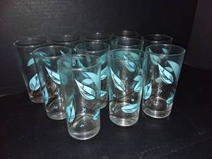 lot 1024 image: Mid Century Turquoise and Black Retro Leaf Water Glasses Lot of 11 PC