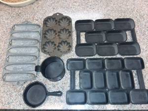 lot 1046 image: Cast Iron Baking Molds