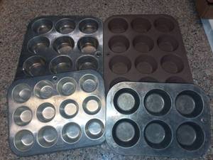lot 1048 image: Cupcake Pans