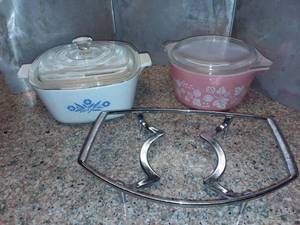 lot 1060 image: Pyrex and Corning Bakeware