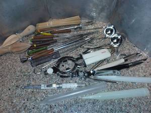lot 1064 image: Assorted Kitchen Utensils