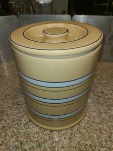 lot 1078 image: Molly Stone Yellow Ware Cookie Jar