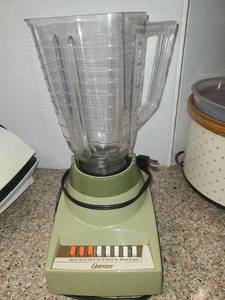 lot 1087 image: Osterizer Blender