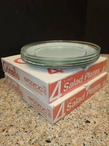 lot 1093 image: Cristelle Salad Plates Lot of 8