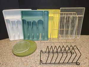 lot 1097 image: Kitchen Storage Racks and Dividers