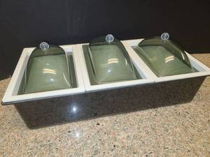 lot 1098 image: Buffet Dish 3 Bin with Lids