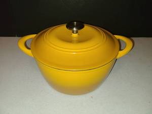 lot 1103 image: Cast Iron Dutch Oven
