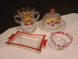 lot 1117 image: Gold and Pink Glassware