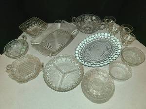 lot 1123 image: Assorted Glassware
