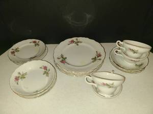 lot 1127 image: Moss Rose China 20 PC