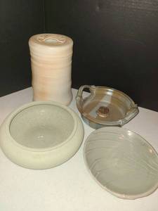lot 1133 image: Assorted Pottery