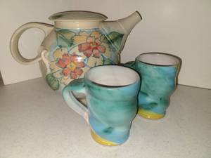 lot 1138 image: Pottery Tea Set