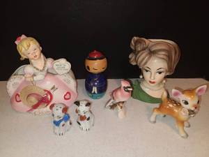 lot 1141 image: Pico Salt and Pepper Shakers with Various Decor