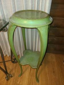 lot 1146 image: Wood Plant Stand 36 x 14 x 14 in with 10 in Pot Diameter