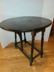 lot 1149 image: Black Wood Drop Leaf Side Table 21 x 25 x 11 in Open