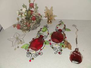 lot 1202 image: Romantic Decor