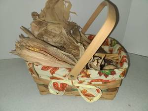 lot 1203 image: Fall Decor Basket