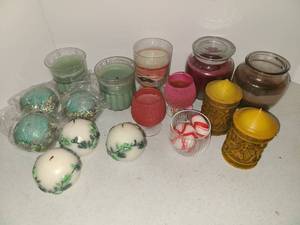 lot 1208 image: Assorted Candles