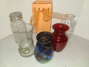 lot 1211 image: Vases
