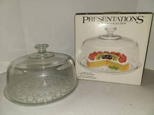 lot 1219 image: Presentations Crystal Cake Plate with Lid
