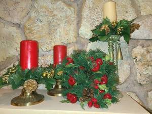 lot 2039 image: Christmas Decor