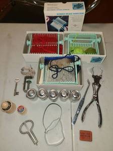 lot 2093 image: Wonder Weave Handlooms with Various Crafting Supplies