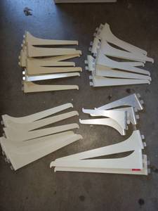 lot 3013 image: Assorted Shelf Supports