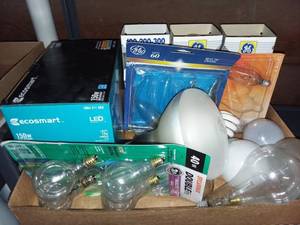 lot 3032 image: Assorted Lightbulbs