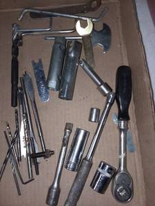 lot 3048 image: Various Drill Bits and Assorted Tools