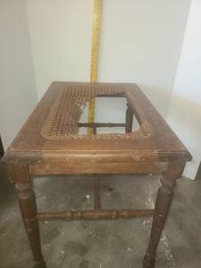lot 3063 image: Wooden Table