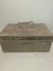 lot 3064 image: Metal Cash Box