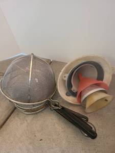 lot 3081 image: Funnels and Strainers