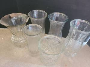 lot 3092 image: Vases