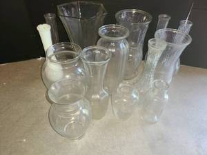 lot 3093 image: Vases