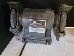 lot 3123 image: Bench Grinder