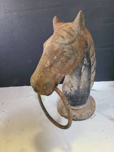 lot 3126 image: Cast Iron Horse Head