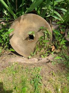 lot 4012 image: OLD Grinding Stone 19 inches tall x 19 in diameter