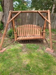 lot 4015 image: Wood Swing. Approximately 6 ft tall x 6 ft wide