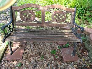 lot 4037 image: Lawn Decor Garden Bench.