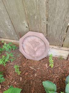 lot 4053 image: Lawn Decor . Stepping Stone